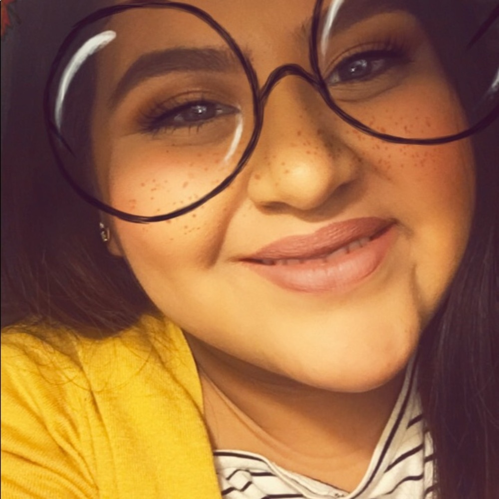 Meet your Posher, Mayra
